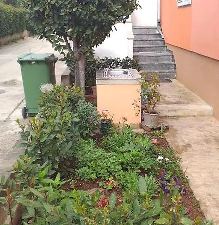 Spacious And Comfortable In A Family House דירה