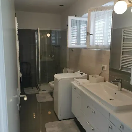 Spacious And Comfortable In A Family House זאדאר