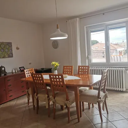 Spacious And Comfortable In A Family House דירה