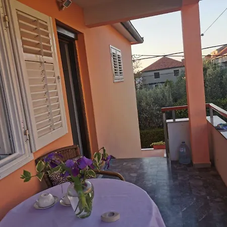 Spacious And Comfortable In A Family House דירה זאדאר