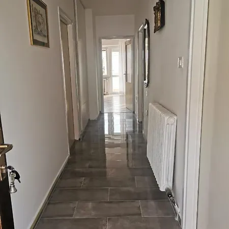 Spacious And Comfortable In A Family House * זאדאר
