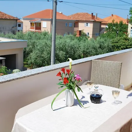 Spacious And Comfortable In A Family House דירה זאדאר